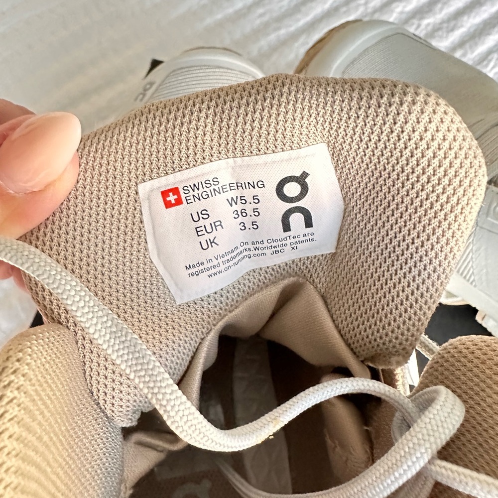 On Running hiking boot